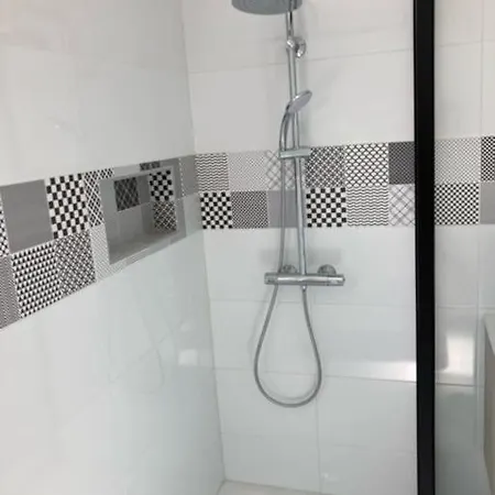 Le Marie-galante : Belle Avec Acces Piscine En Ete بيت للعطل Lanmeur